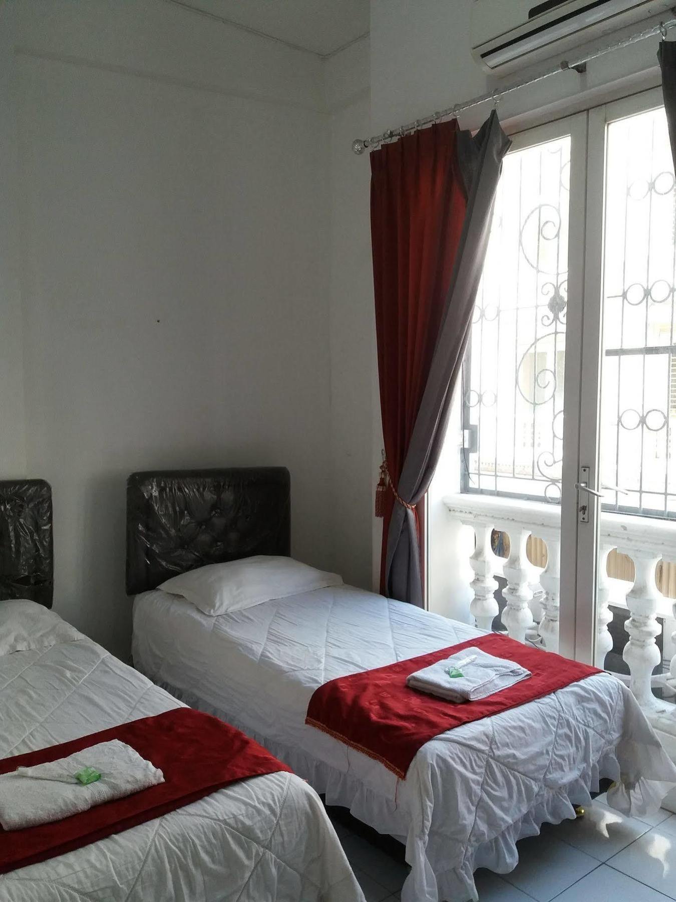 Capsule Homestay Surabaya Exterior photo