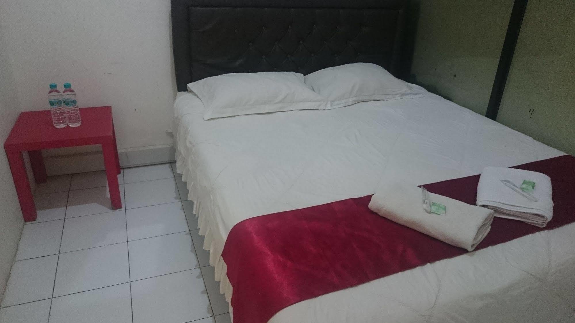 Capsule Homestay Surabaya Exterior photo