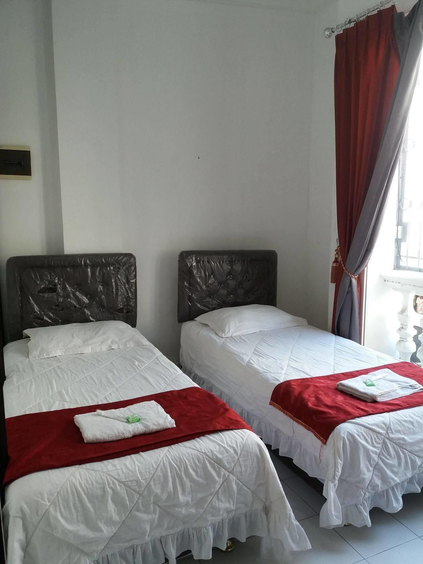 Capsule Homestay Surabaya Exterior photo