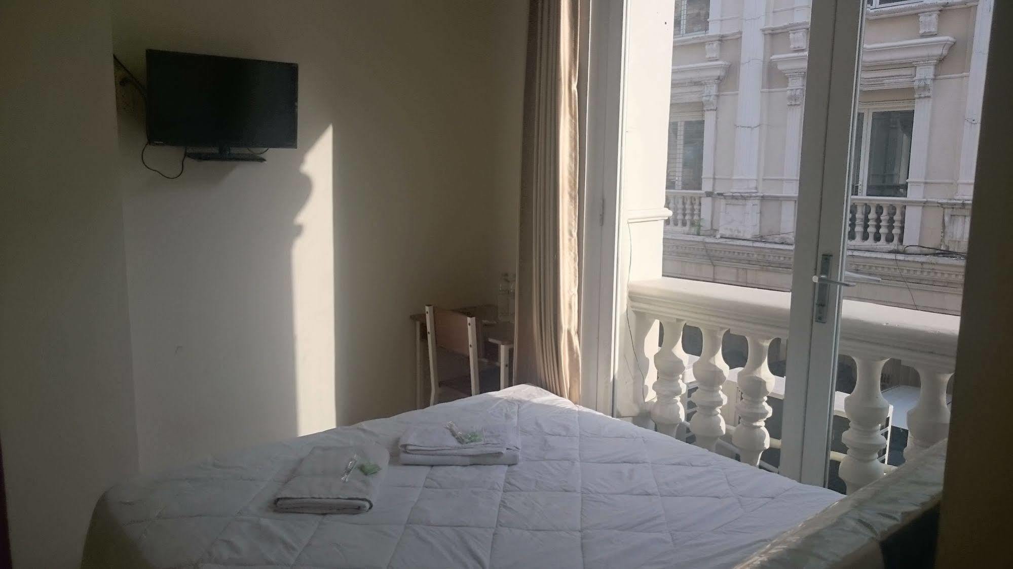 Capsule Homestay Surabaya Exterior photo