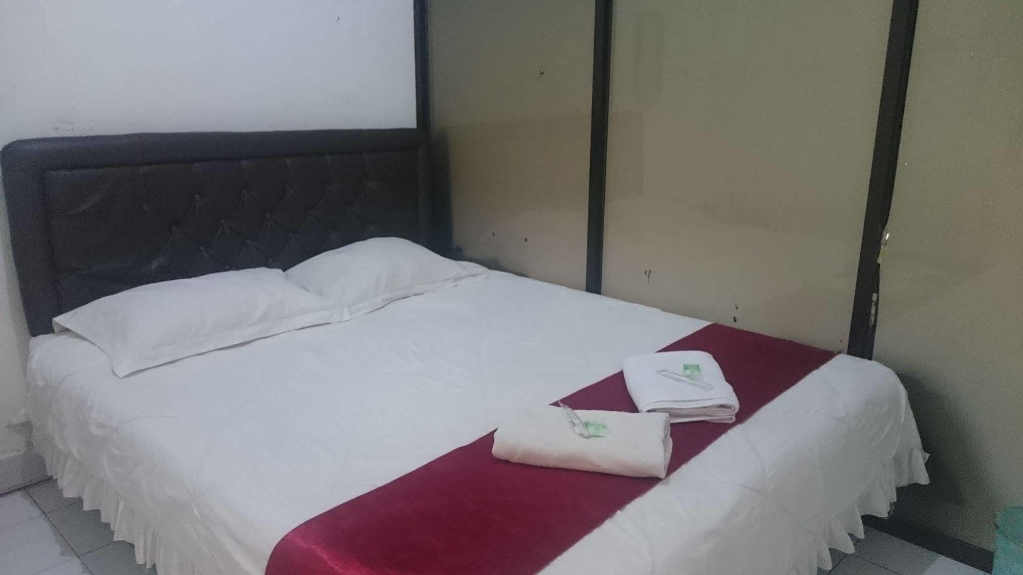 Capsule Homestay Surabaya Exterior photo