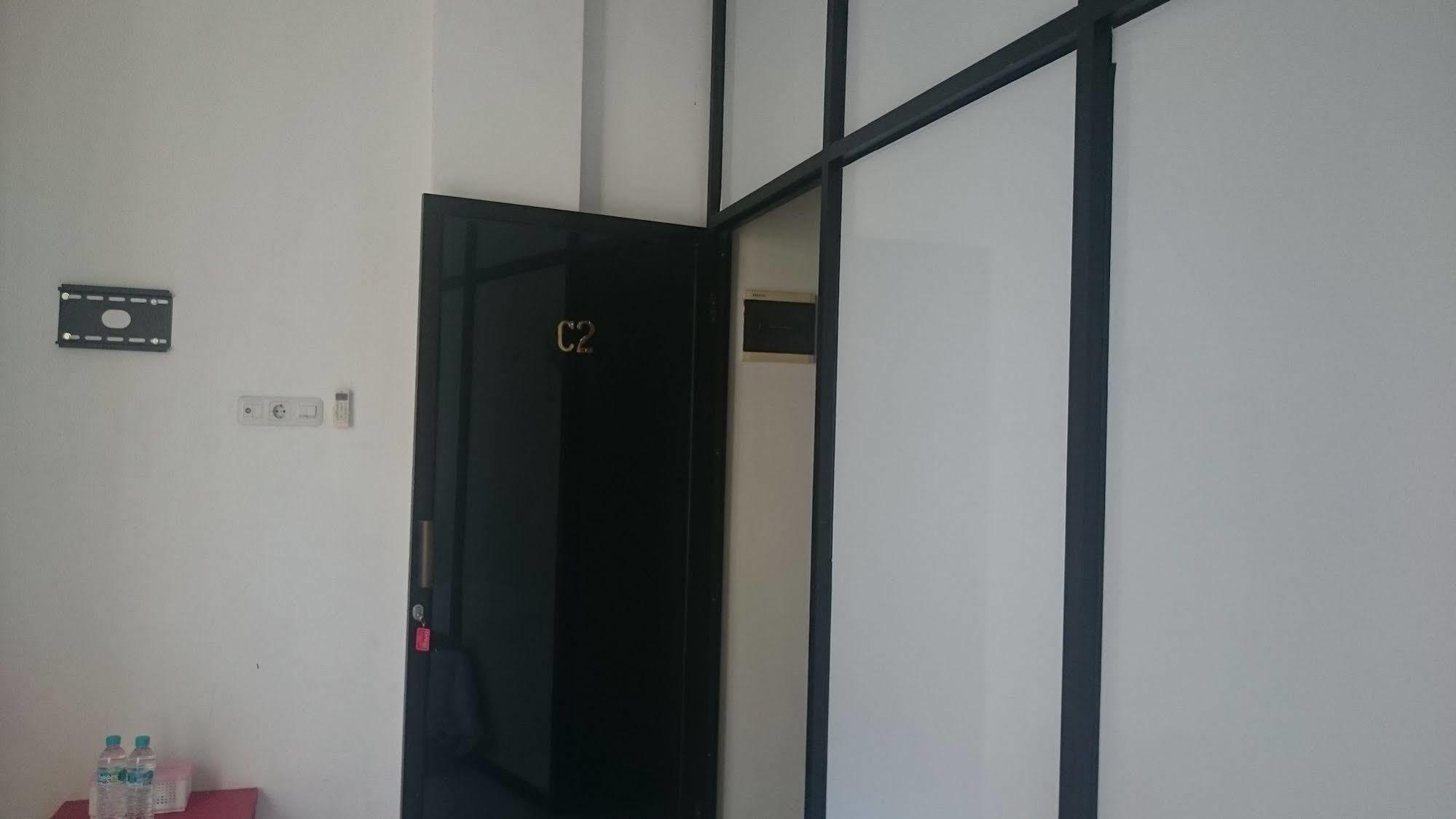 Capsule Homestay Surabaya Exterior photo